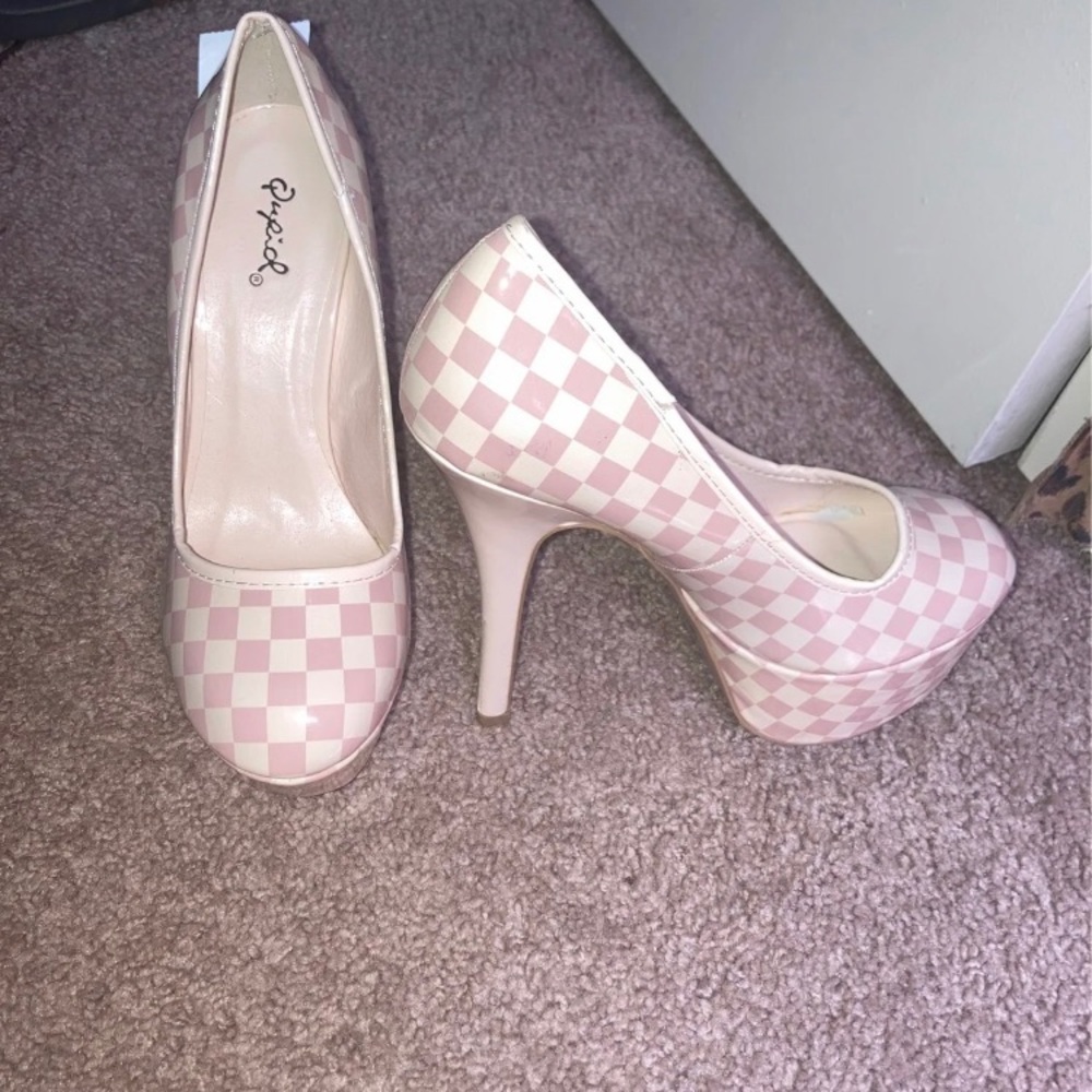 Qupid checkered platform Heels